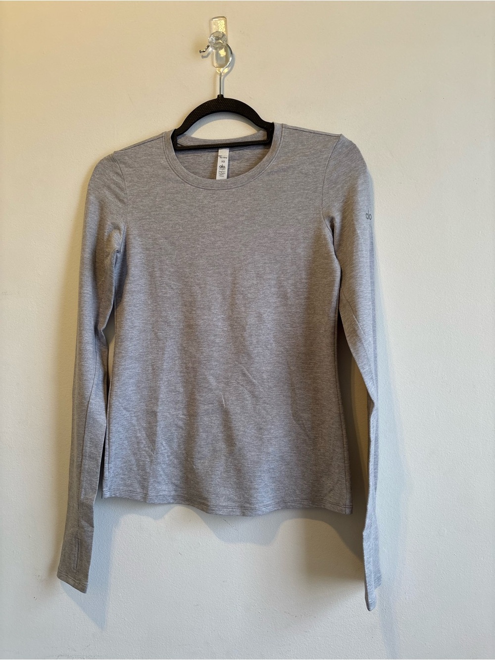 ALO Yoga Long-Sleeve Crew Tee - Light Gray